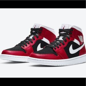 Air Jordan 1 Mid in Classic Chicago Colors